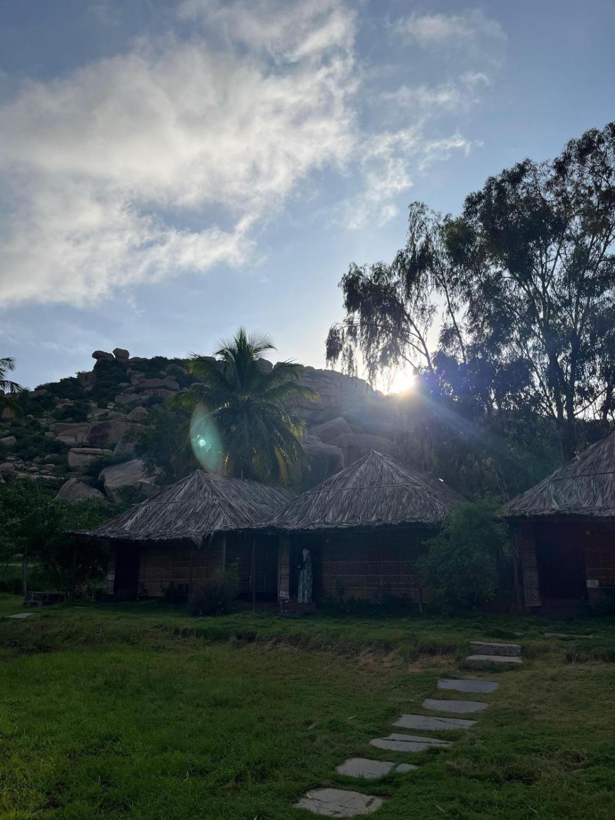 Banana Tree Home Stay ハンピ エクステリア 写真
